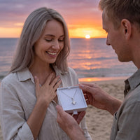 Thumbnail for Ketting met hanger — gedragen door een stel, zilver | SKU: 6309048