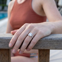 Thumbnail for Ring met steen — gedragen op een ontspannen dag, zilver | SKU: 497131-4.5-silver