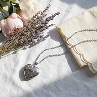 Thumbnail for Hartvormig medaillon met bloemen