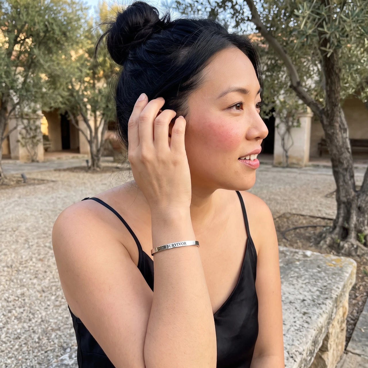 Gegraveerde armband — gedragen in het dagelijks leven, zilver | SKU: 2020s-wg