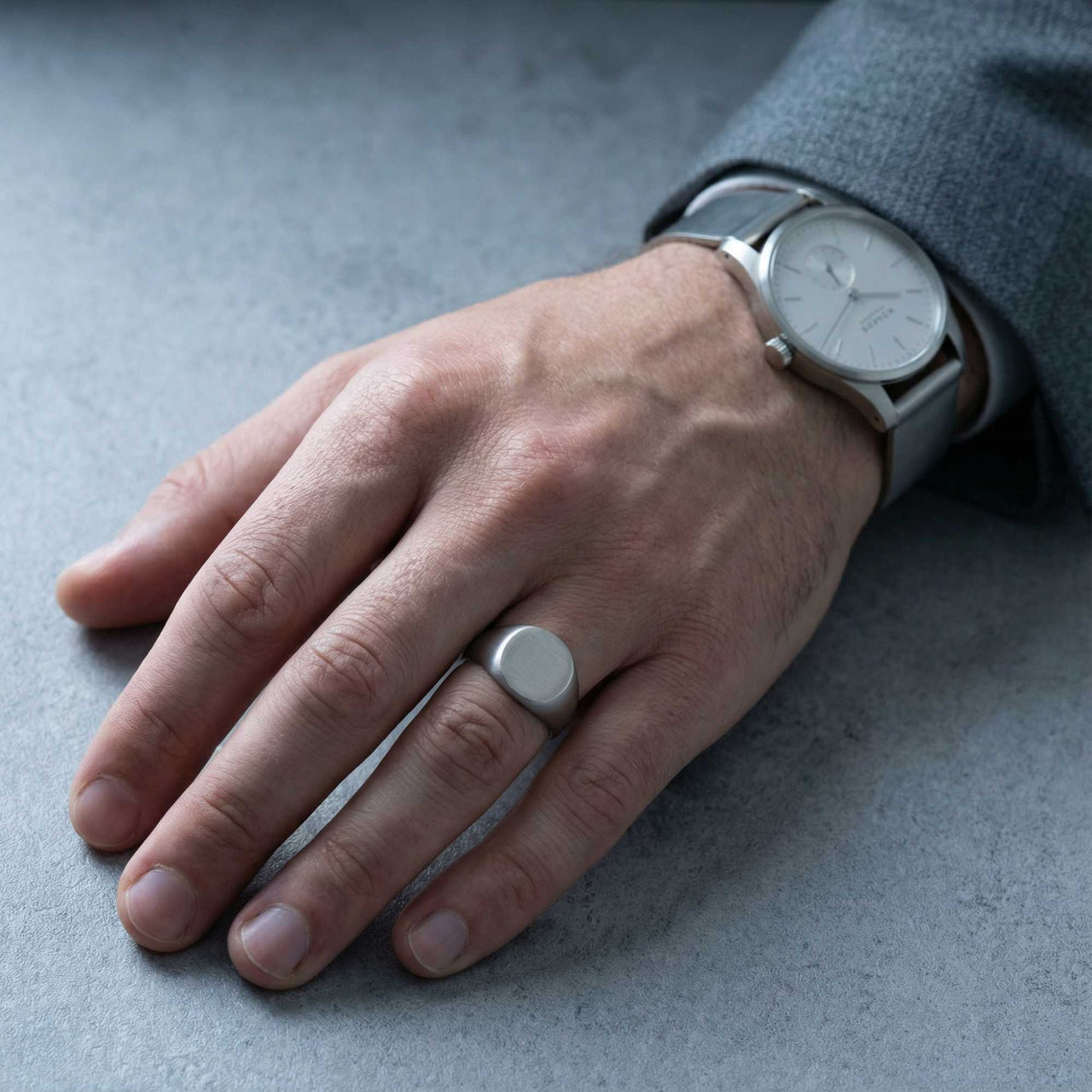 Oval Ring close-up packshot — black titanium steel wide band, hypoallergenic mens ring