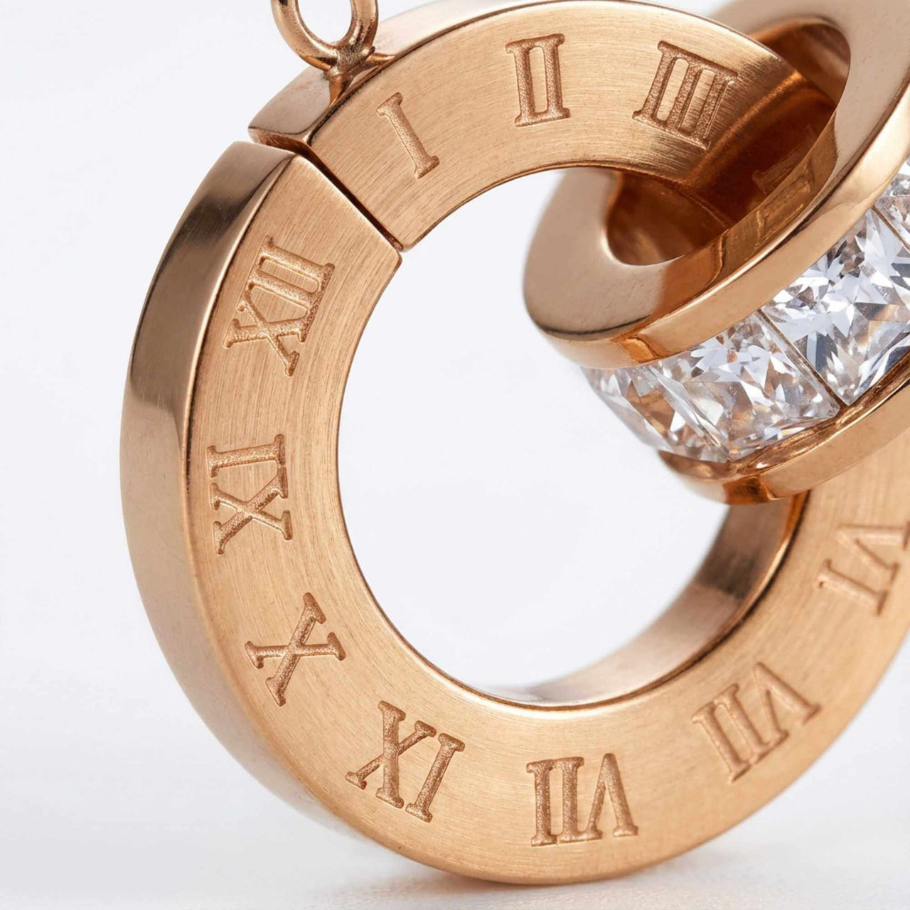 Ketting met Verstrengelde Ringen en Kristal