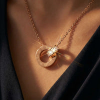 Thumbnail for Ketting met Verstrengelde Ringen en Kristal