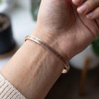 Thumbnail for Bangle — close-up van de details, rosé goud | SKU: btuvoy-rg