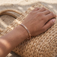 Thumbnail for Gegraveerde armband — gedragen, echte grootte, rosé goud | SKU: btuvoy-rg