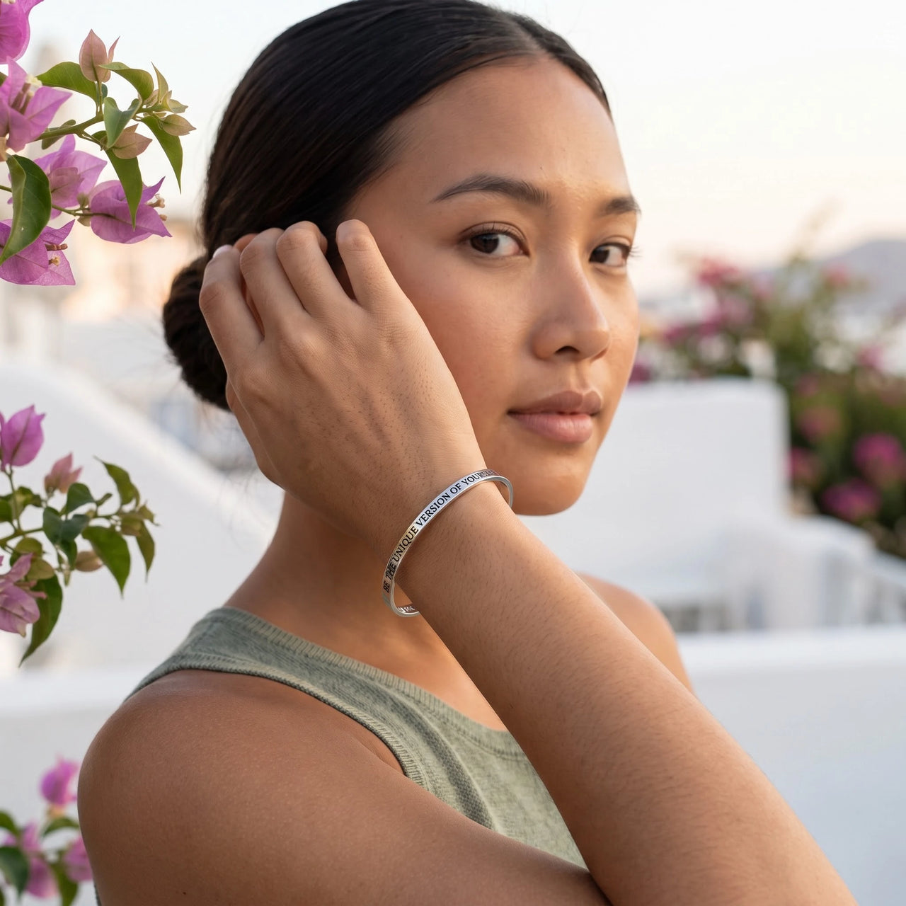Gegraveerde armband — gedragen in het dagelijks leven, zilver | SKU: btuvoy-wg
