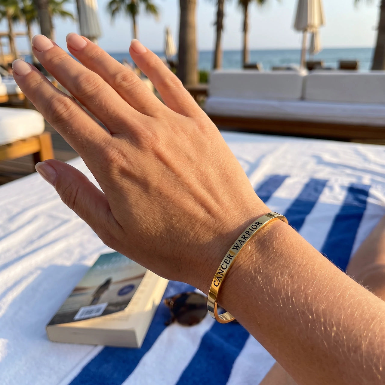 Armband met tekst — gedragen, echte grootte, goud | SKU: 7220397-gold-plated-color