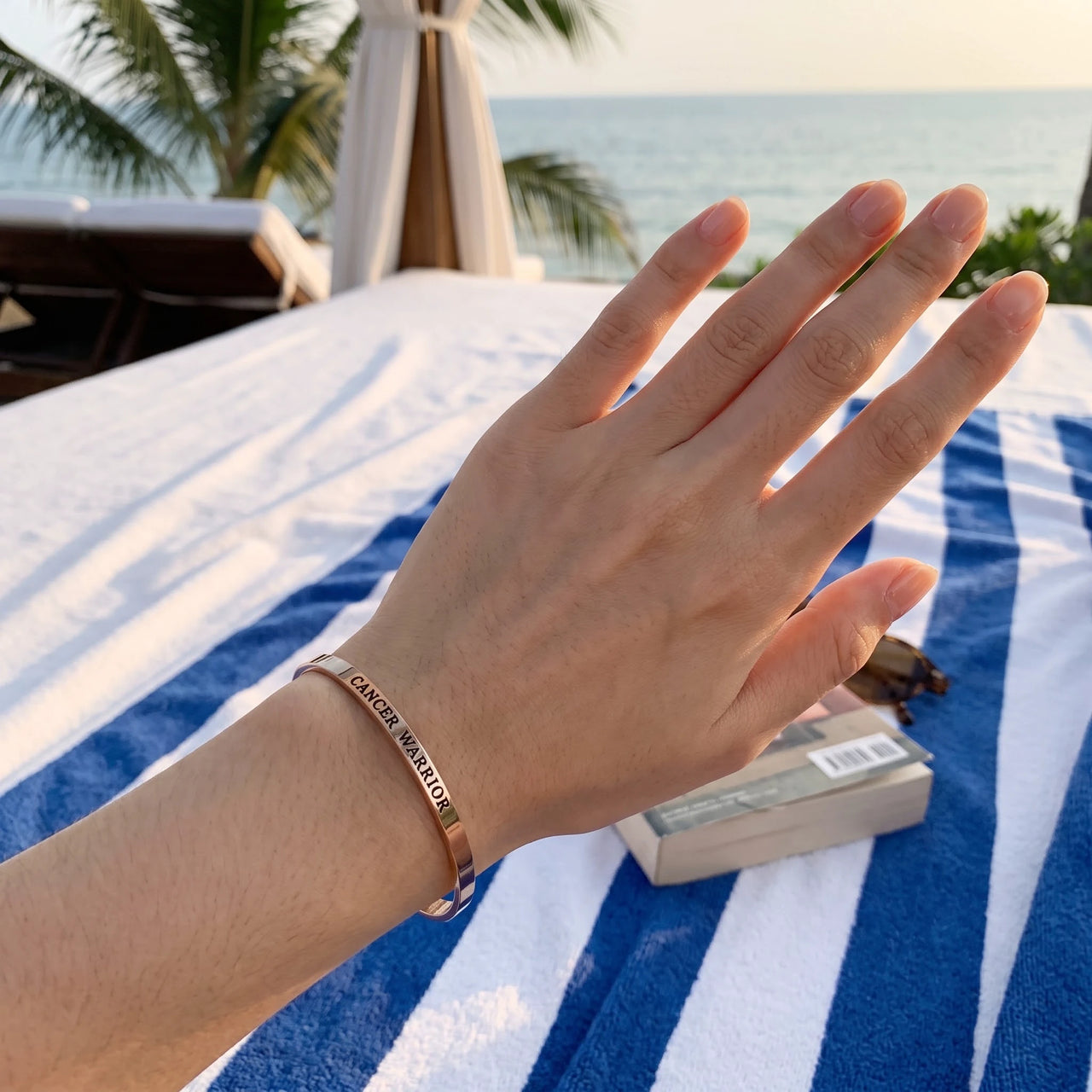 Armband met tekst — gedragen, echte grootte, rosé goud | SKU: 7220397-rose-gold-plated
