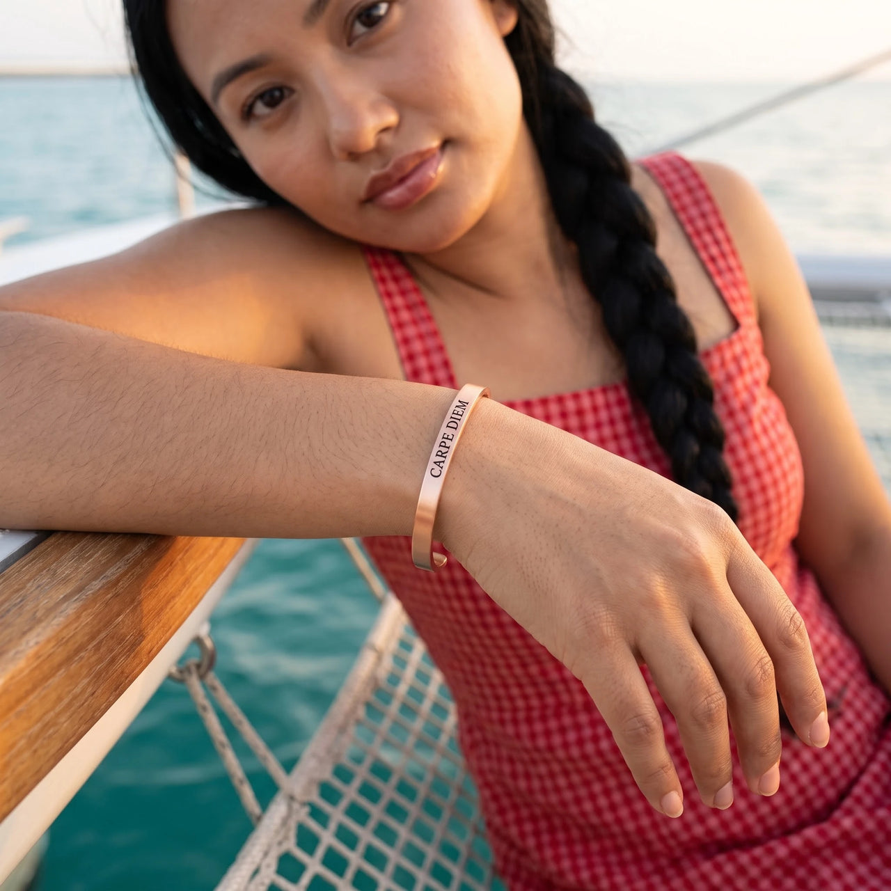 Carpe diem armband — gedragen op een ontspannen dag, rosé goud | SKU: cp-rg