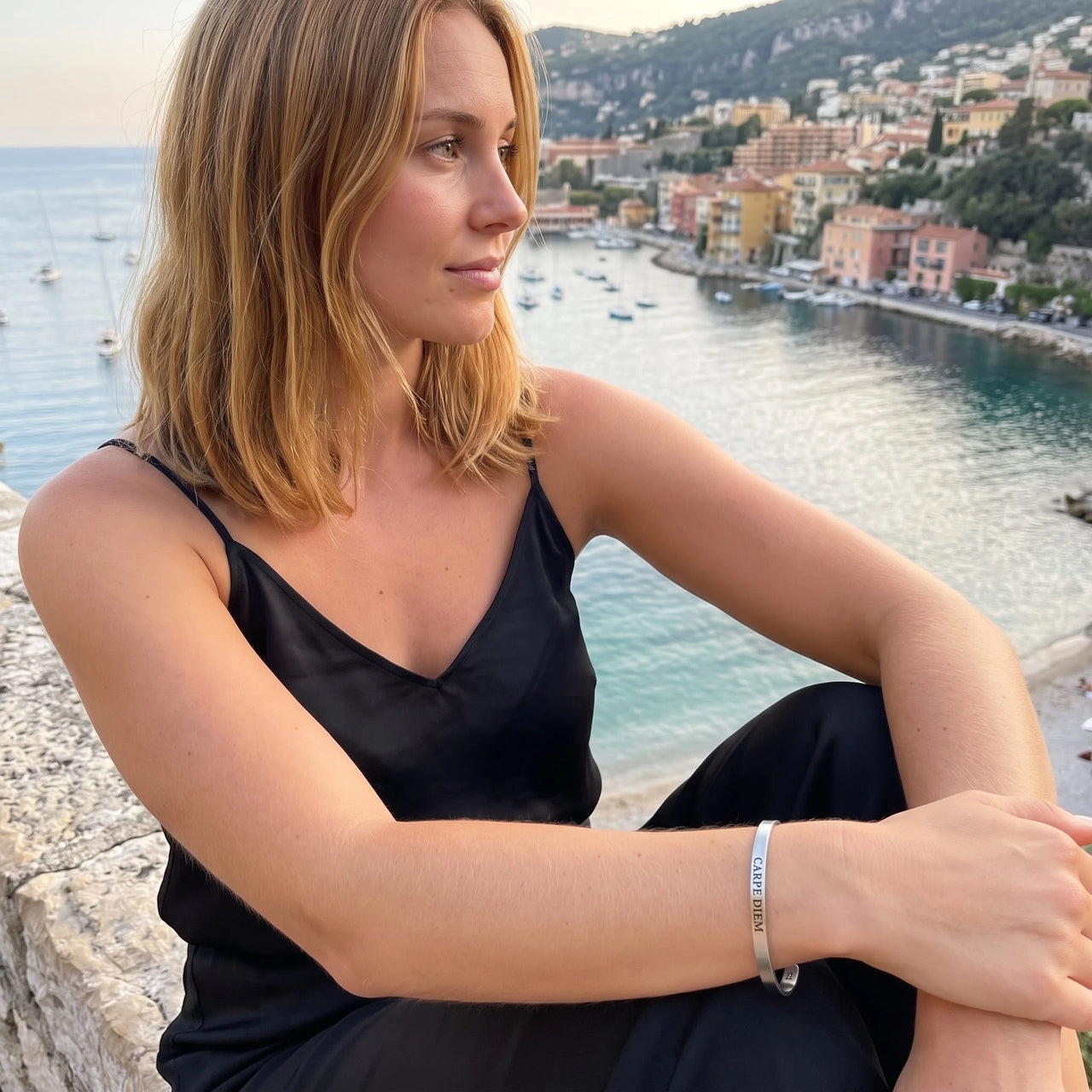 Gegraveerde armband — gedragen op reis, zilver | SKU: cp-rg