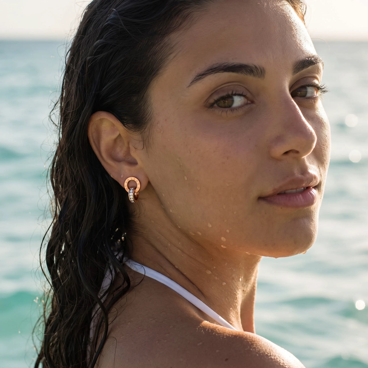 Huggie oorbellen — gedragen in het water, waterproof, rosé goud | SKU: 11137578-rose-gold