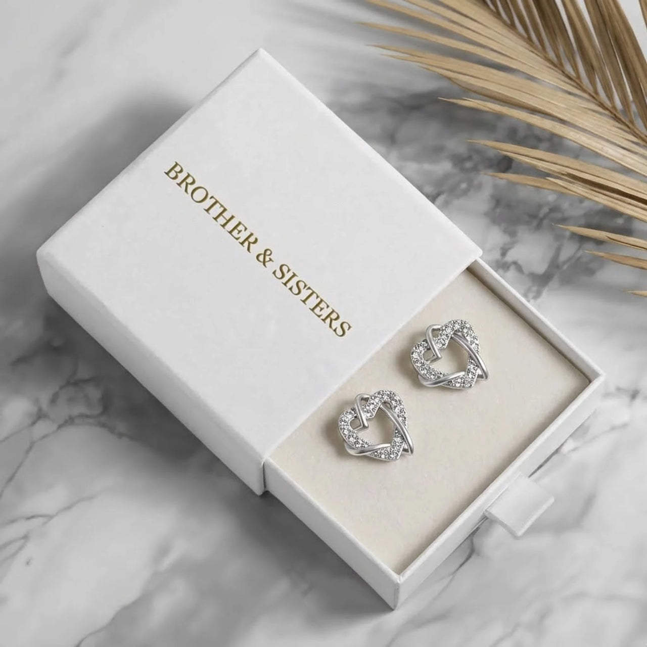 Hartjes oorbellen zilver — in de cadeaudoos, zilver | SKU: 4478648-platinum-plated-clear