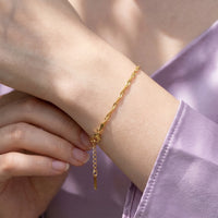 Thumbnail for Armband dames — close-up van de details, goud | SKU: lafinesse