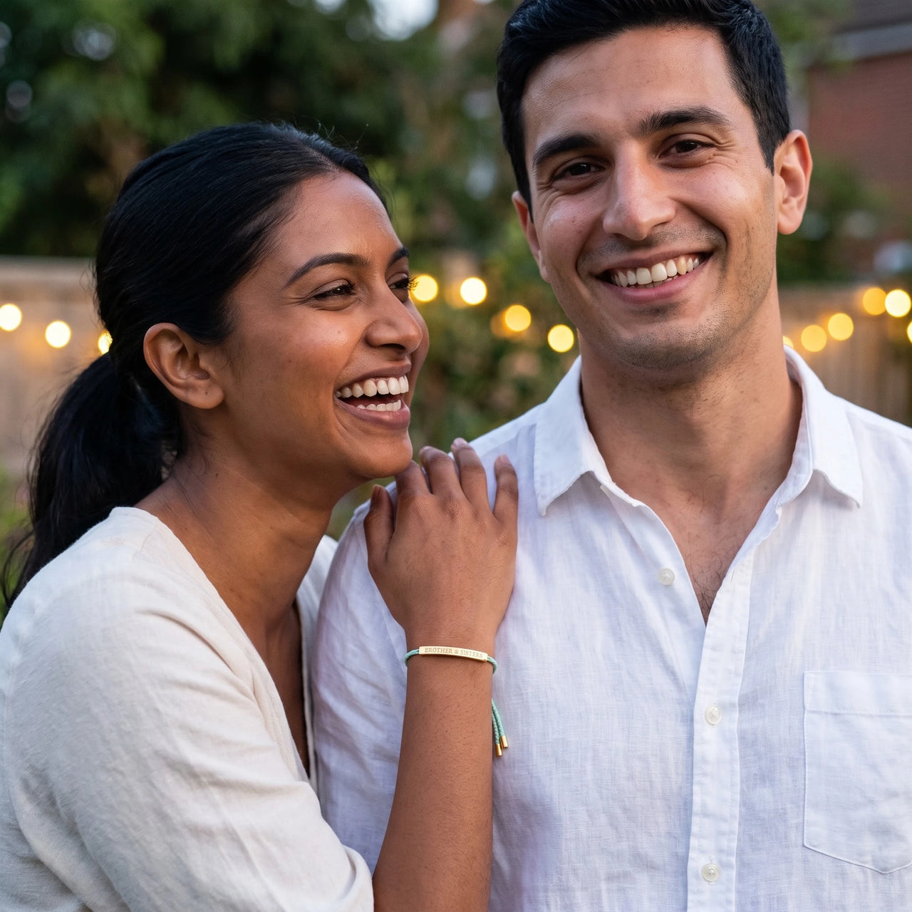 Mint armband — gedragen door een stel, goud | SKU: lamenthe-g