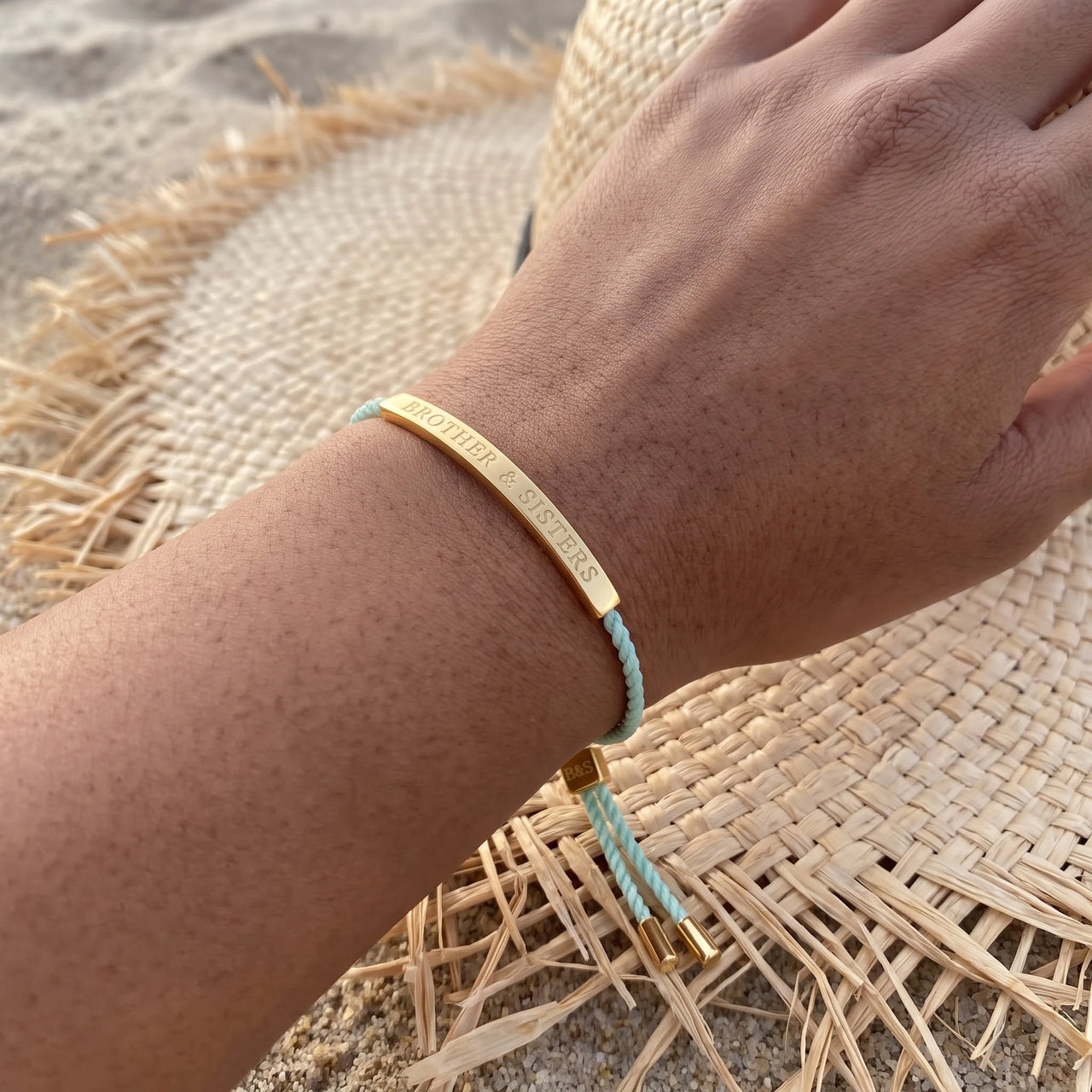 Gevlochten armband — gedragen, echte grootte, goud | SKU: lamenthe-g