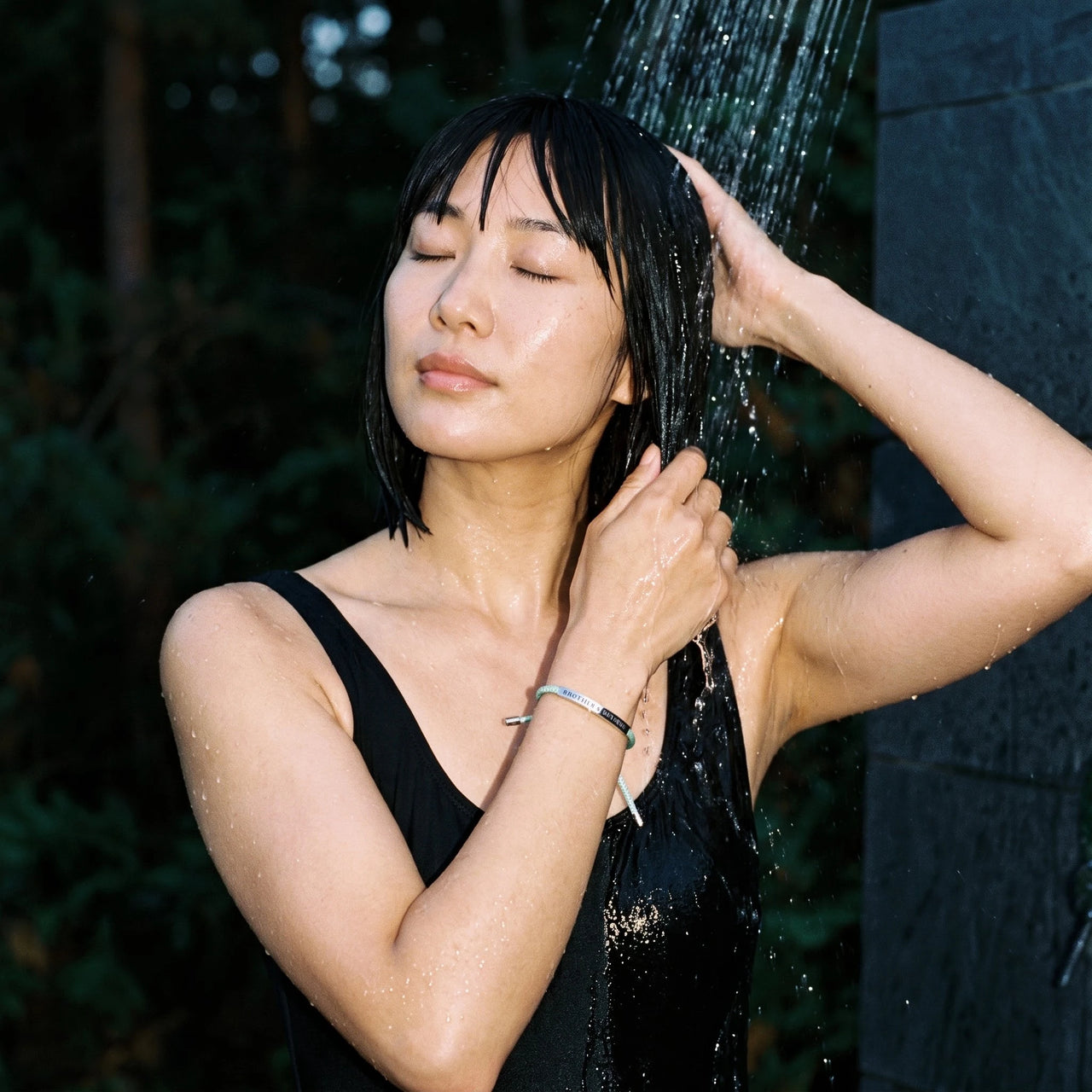 Gegraveerde armband — gedragen onder de douche, waterproof, zilver | SKU: lamenthe-wg