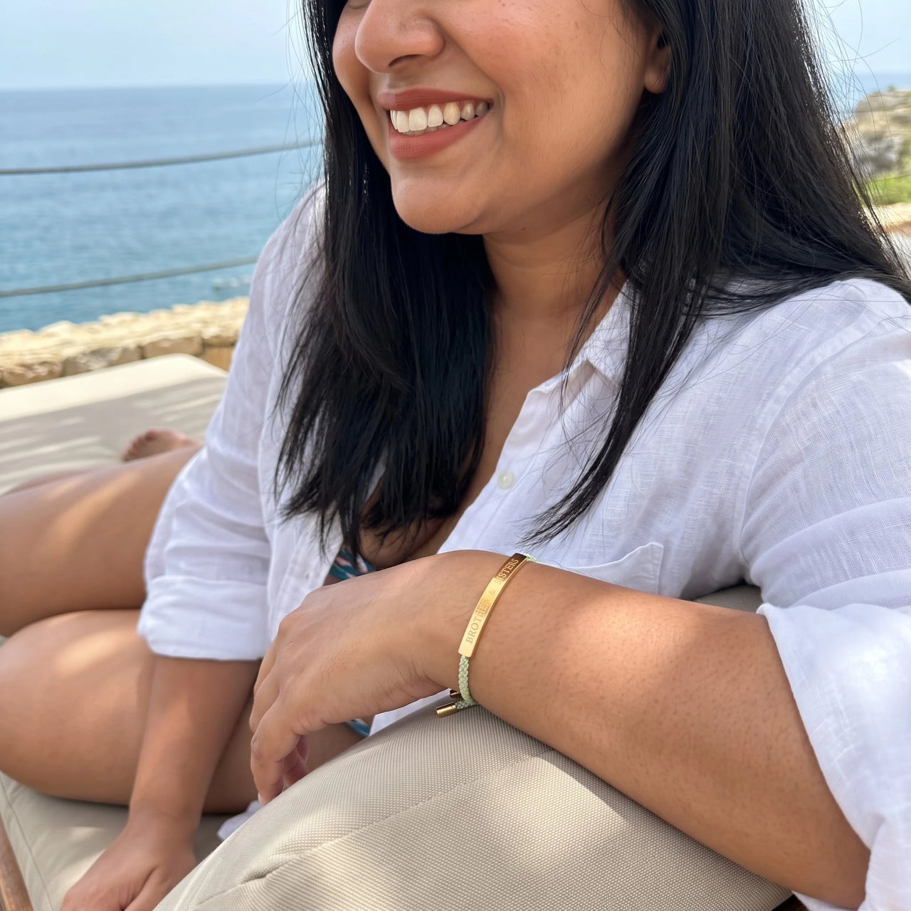 Groene armband — gedragen op een ontspannen dag, goud | SKU: lanature-g