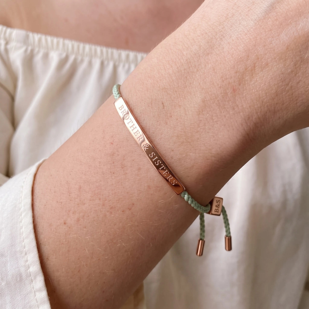 Koord armband — close-up van de details, rosé goud | SKU: lanature-rg