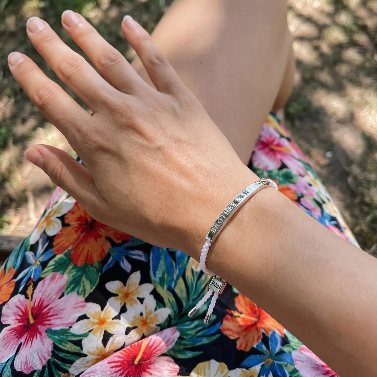 Touw armband — gedragen, echte grootte, zilver | SKU: laperle-wg