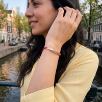 Thumbnail for Rood touwtje armband — gedragen in het dagelijks leven, rosé goud | SKU: lamour-rg