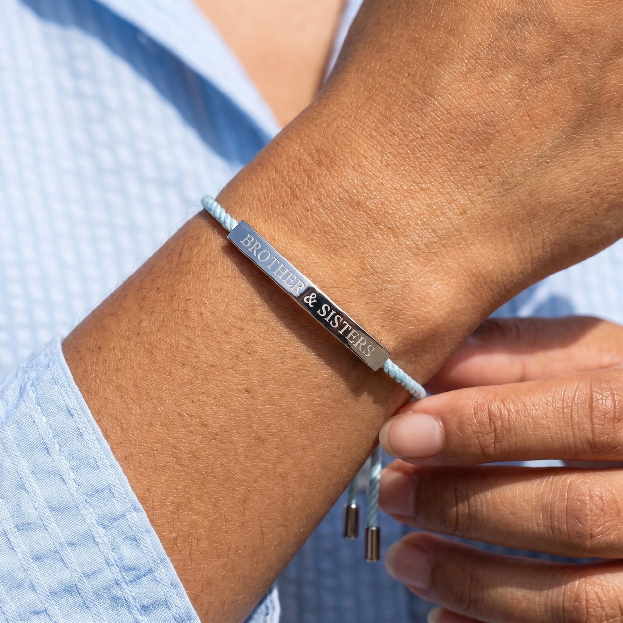 Gevlochten armband — close-up van de details, zilver | SKU: leciel-wg