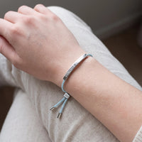 Thumbnail for Gegraveerde armband — gedragen, echte grootte, zilver | SKU: leciel-wg