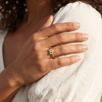 Thumbnail for Hart ring — close-up van de details, goud | SKU: lecoeur
