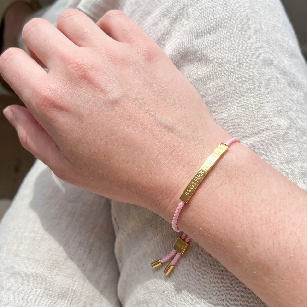 Gevlochten armband — gedragen, echte grootte, goud | SKU: lecorail-g