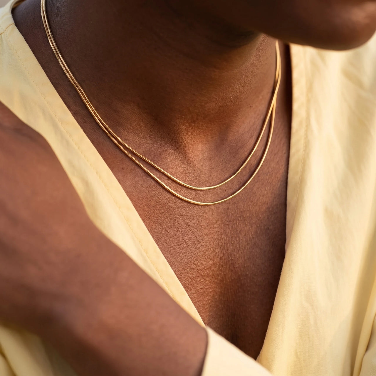 Dubbele ketting — close-up van de details, goud | SKU: lesimplenecklace