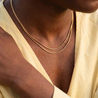 Thumbnail for Dubbele ketting — close-up van de details, goud | SKU: lesimplenecklace