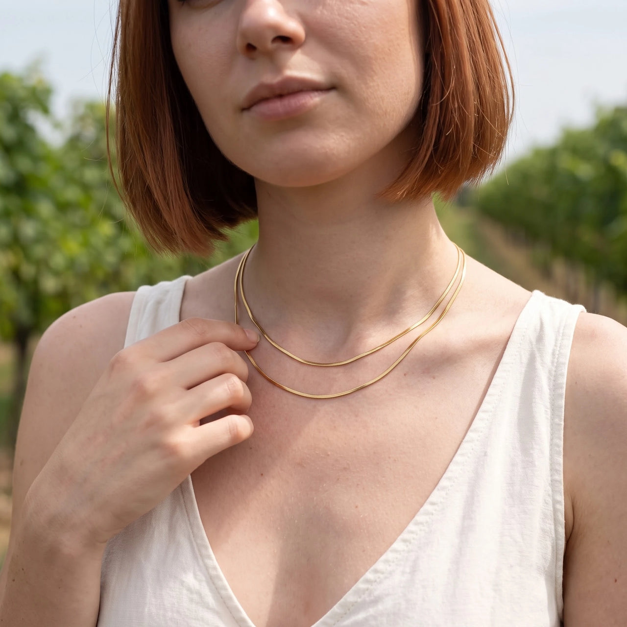 Laagjes ketting — gedragen in het dagelijks leven, goud | SKU: lesimplenecklace