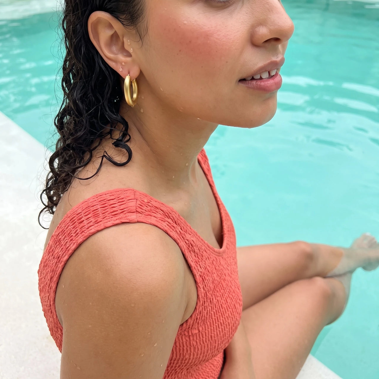 Oorringen — gedragen in het water, waterproof, goud | SKU: lesmates
