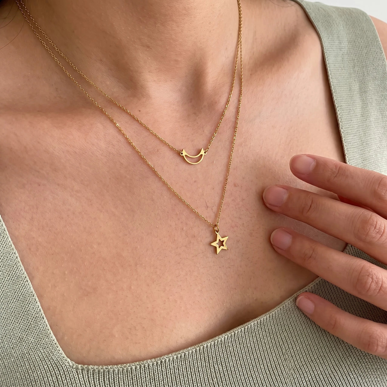 Maan ketting — close-up van de details, goud | SKU: letoile-g