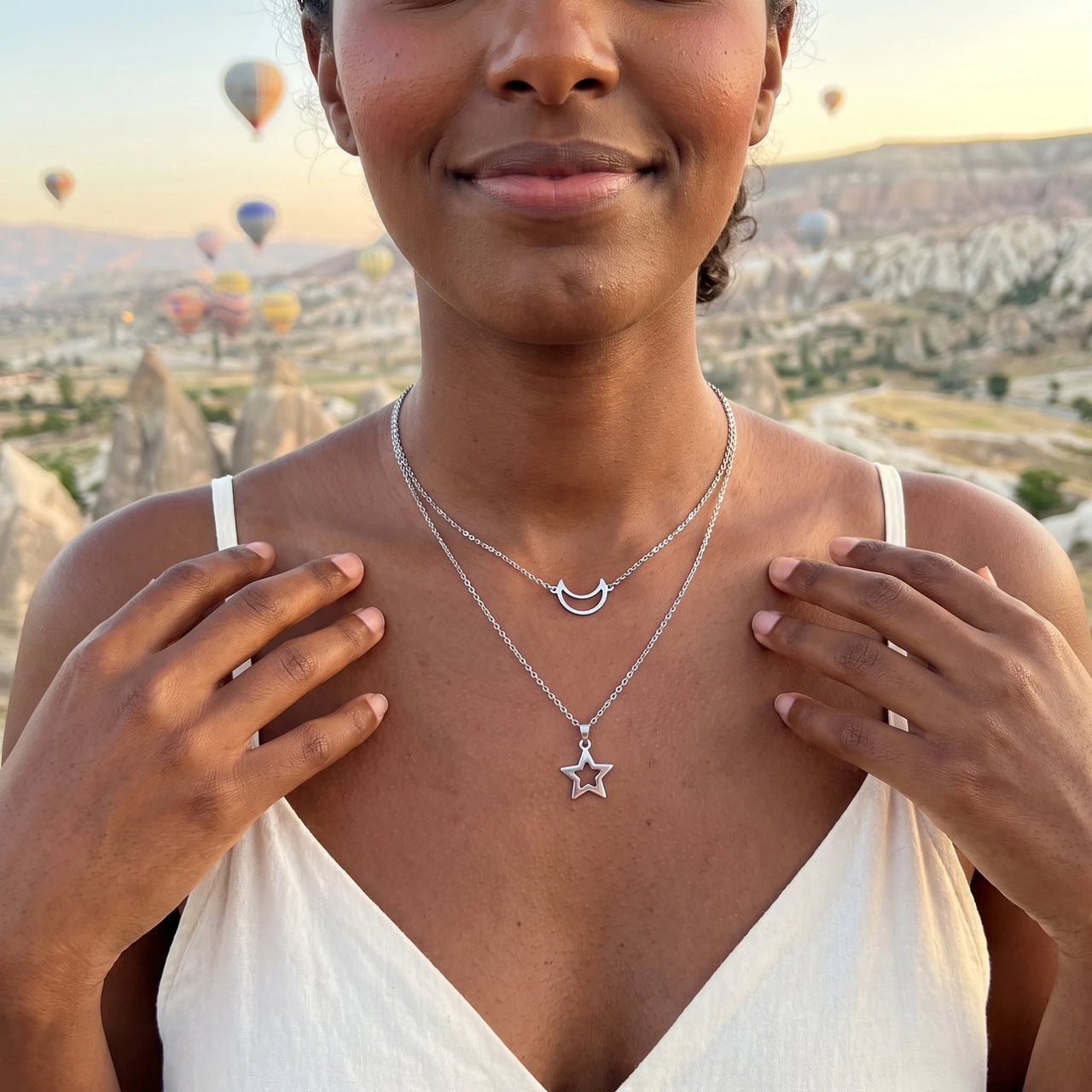Maan ketting — gedragen op reis, zilver | SKU: letoile-wg