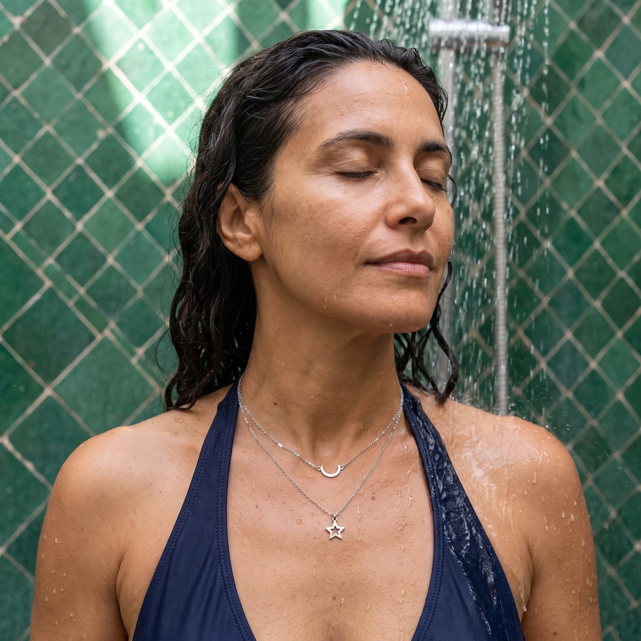 Maan ketting — gedragen onder de douche, waterproof, zilver | SKU: letoile-wg