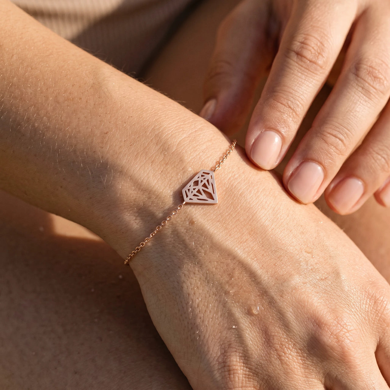 Schakelarmband — close-up van de details, rosé goud | SKU: 11662607-rose-gold