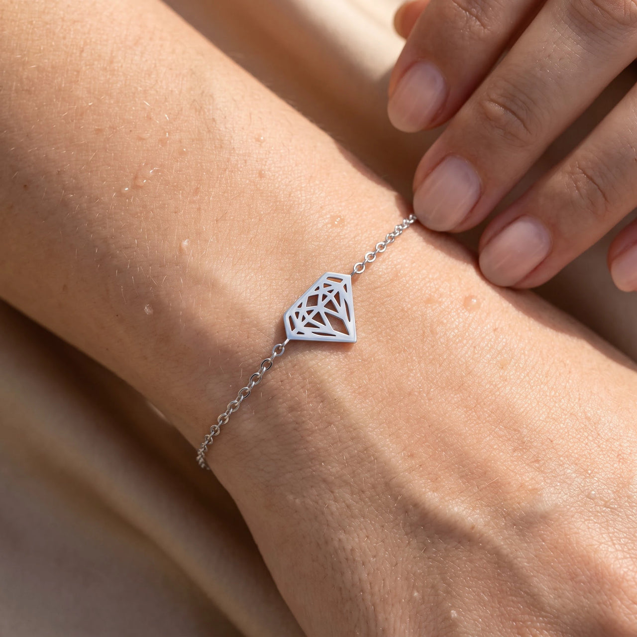 Armband dames — close-up van de details, zilver | SKU: 11662607-white-gold