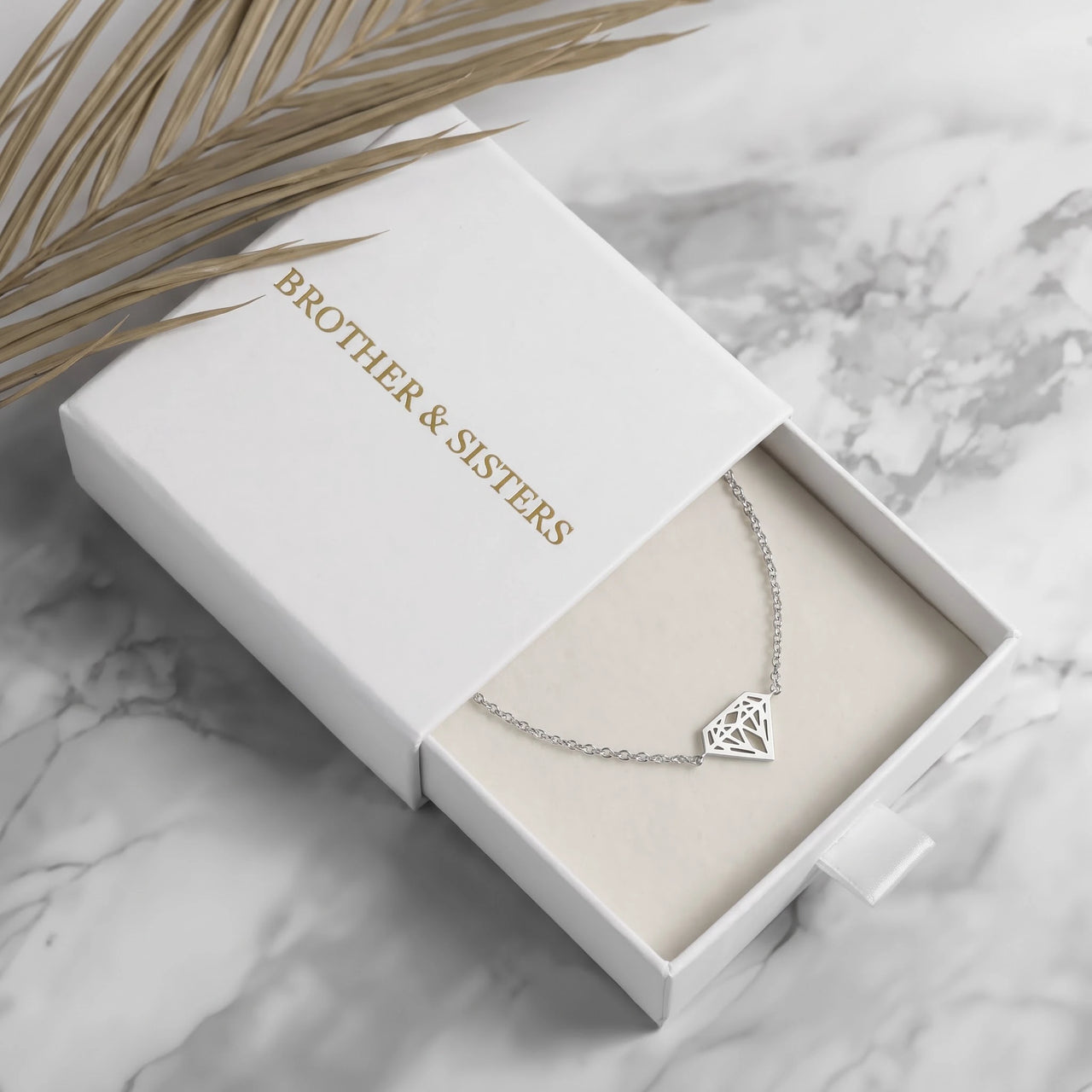 Minimalistische armband — in de cadeaudoos, zilver | SKU: 11662607-white-gold