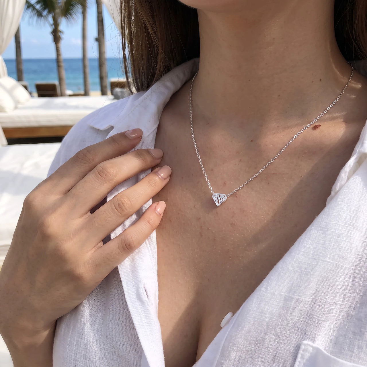 Geometrische ketting — gedragen, echte grootte, zilver | SKU: 12791388-white-gold
