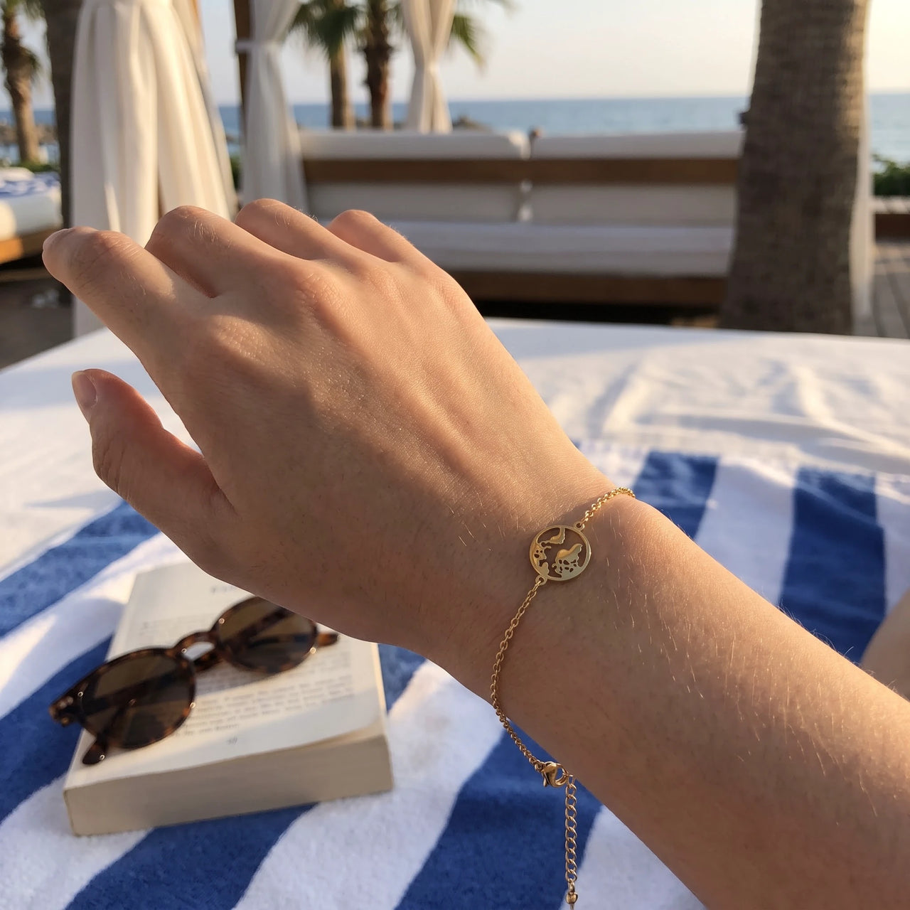 Waterproof sieraden — gedragen, echte grootte, goud | SKU: 22665062-gold