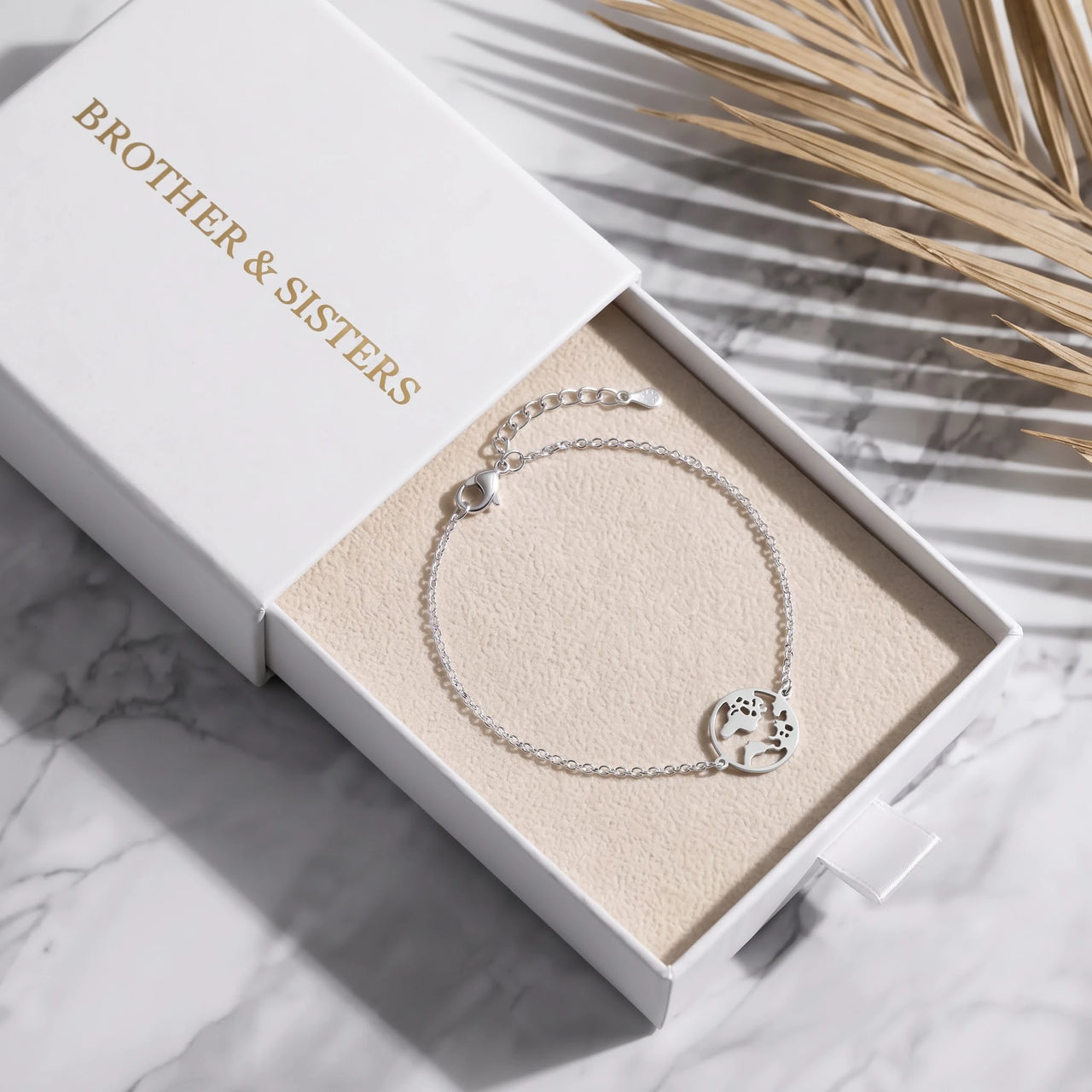 Wereldbol armband — in de cadeaudoos, zilver | SKU: 22665062-white-gold