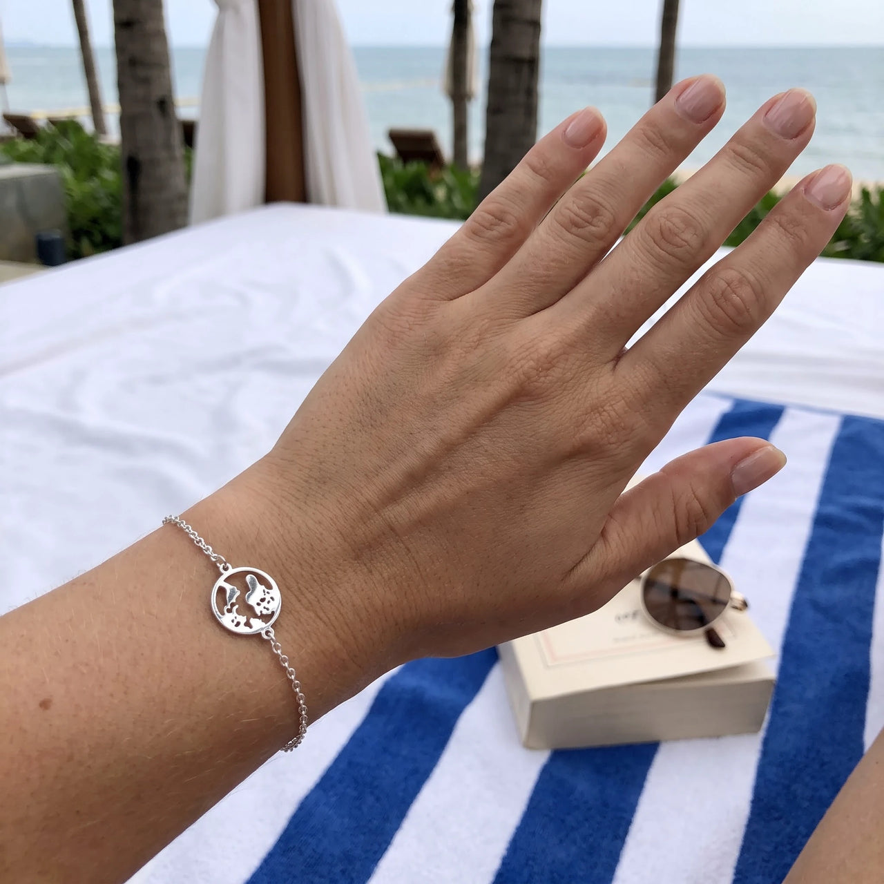 Waterproof sieraden — gedragen, echte grootte, zilver | SKU: 22665062-white-gold