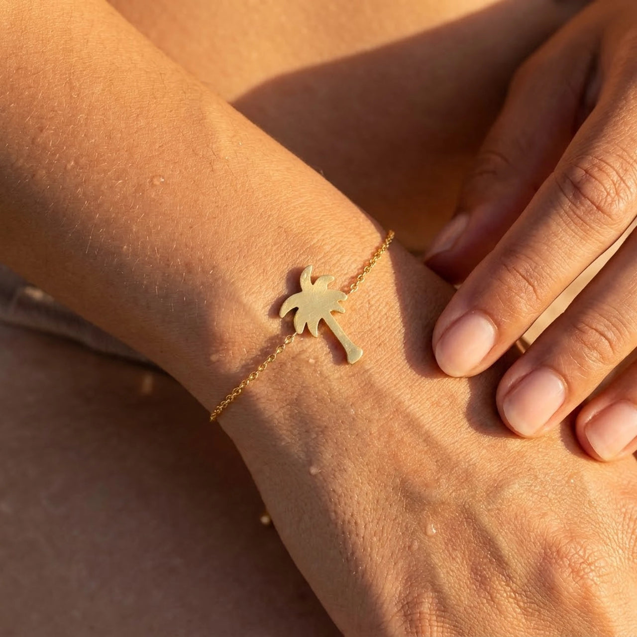 Schakelarmband — close-up van de details, goud | SKU: 7819407-gold-color