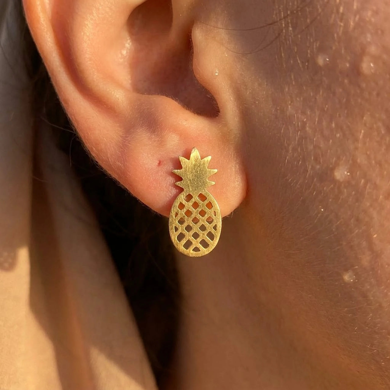 Oorknopjes — close-up van de details, goud | SKU: 437186-gold-color