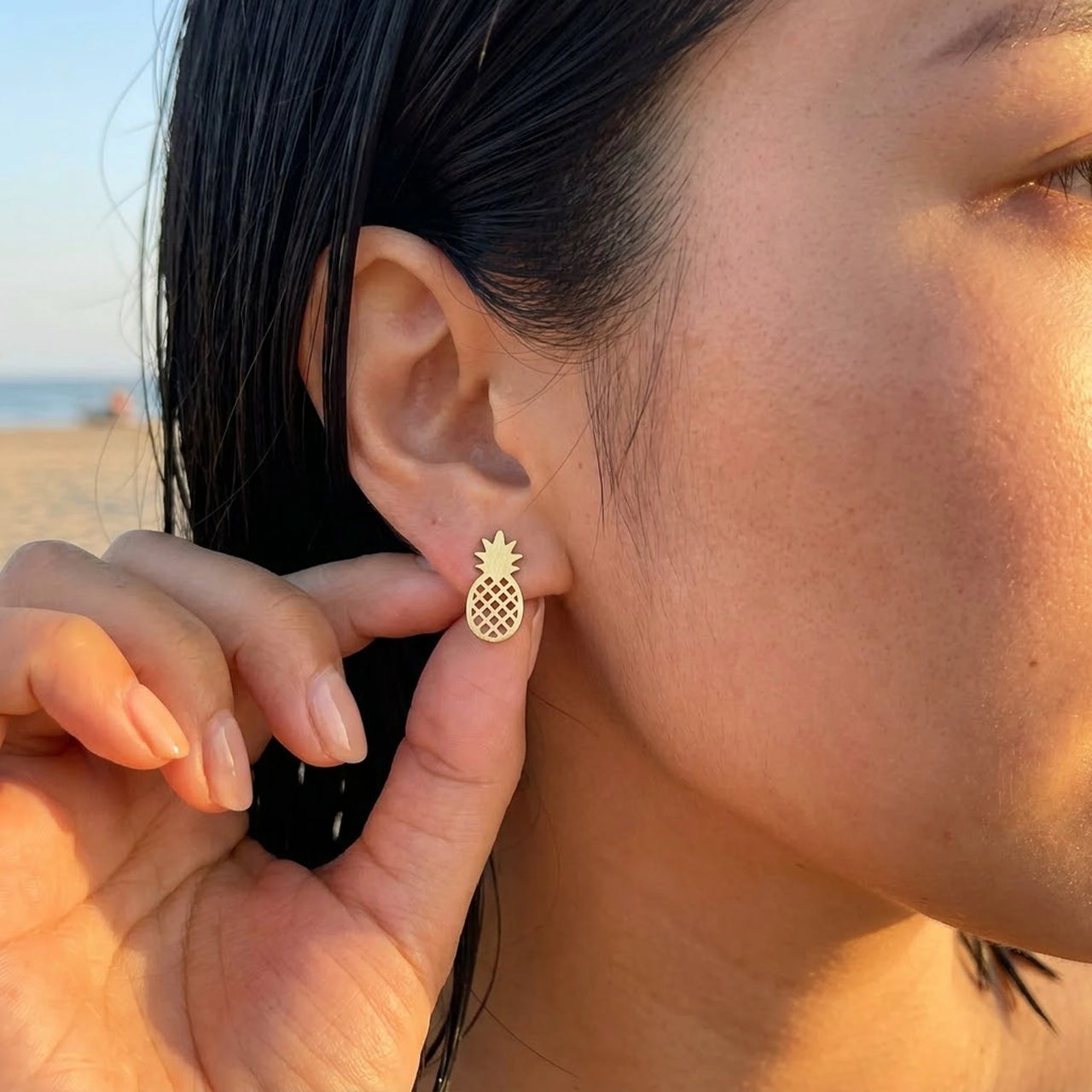 Ananas oorbellen — gedragen, echte grootte, goud | SKU: 437186-gold-color