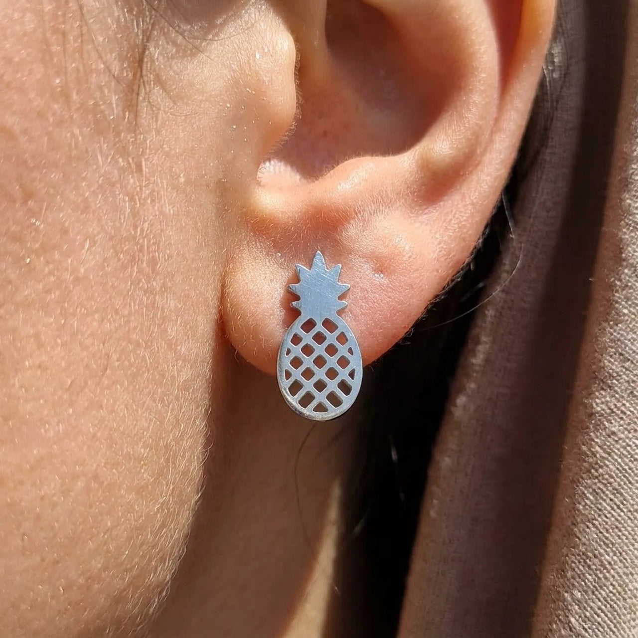 Oorknopjes — close-up van de details, zilver | SKU: 437186-silver-plated