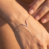 Thumbnail for Minimalistische armband — close-up van de details, rosé goud | SKU: 9443177-rose-gold