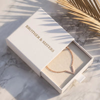 Thumbnail for V armband — in de cadeaudoos, rosé goud | SKU: 9443177-rose-gold