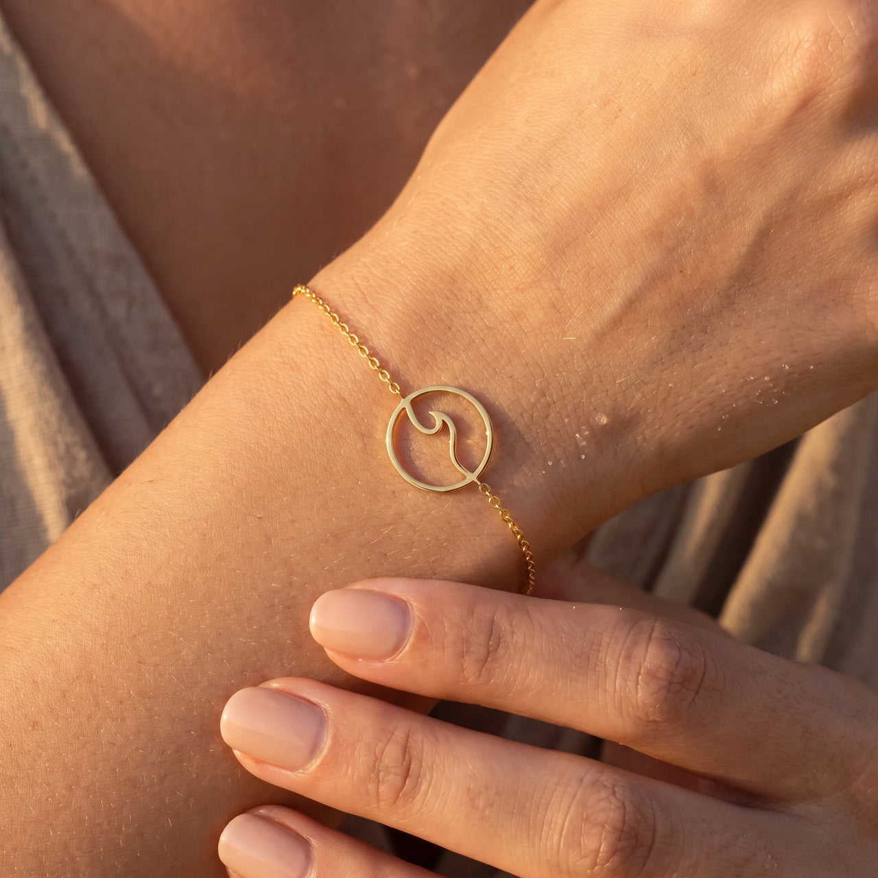 Surf armband — close-up van de details, goud | SKU: 17429078-gold