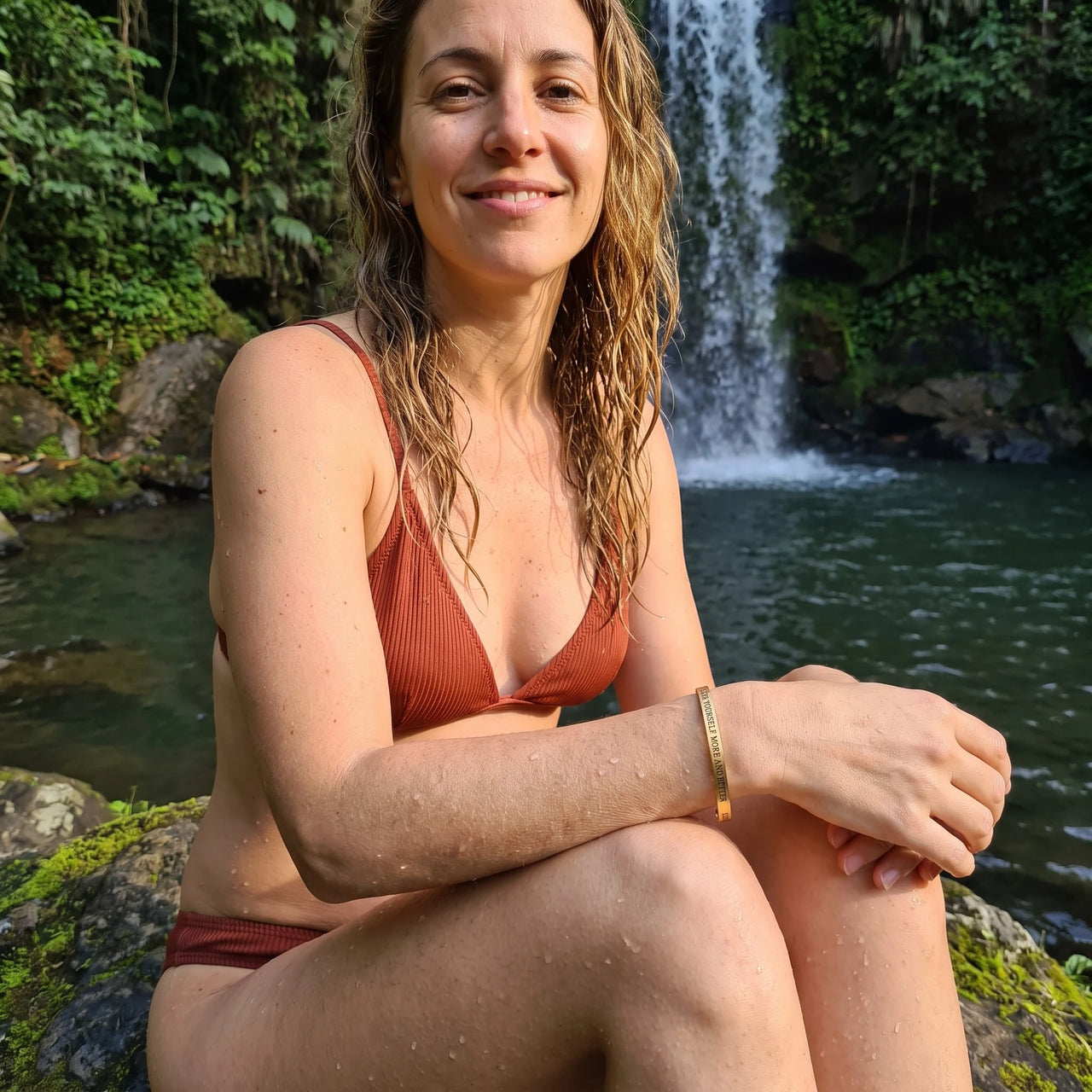 Armband dames — gedragen aan het water, goud | SKU: lymab-g